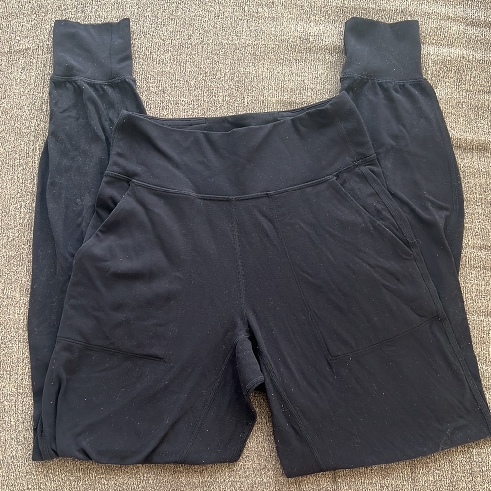 Lululemon joggers size 4